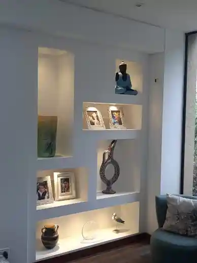 Nichos iluminados individualmente